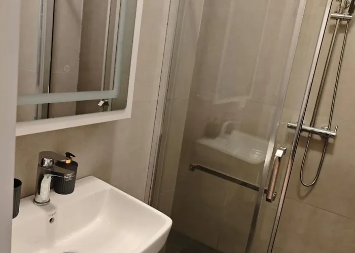 Main Pazari Ri * Tiran